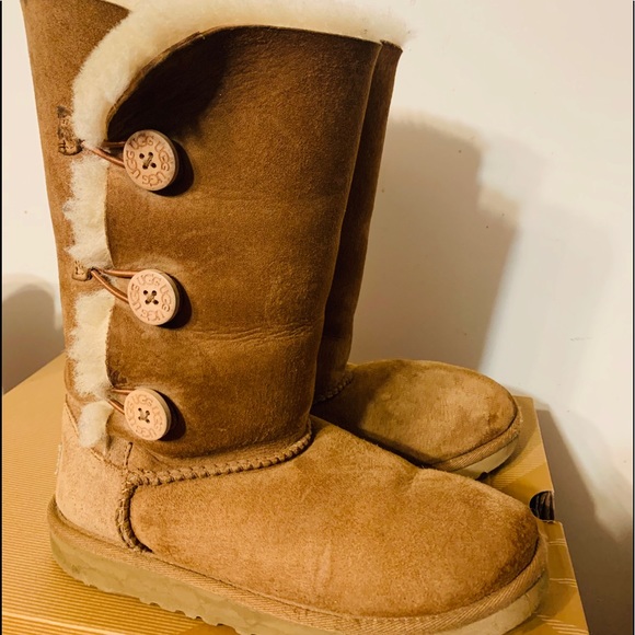Ugg - Picture 2 of 5